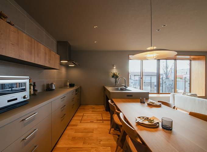 オープンキッチンで家族の笑顔が増える 写真